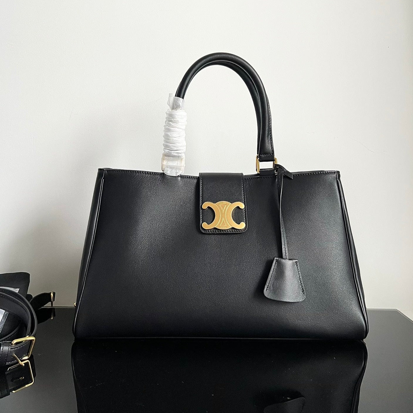 SAC À MAIN TRIOMPHE 37 EN CUIR DE VEAU SOUPLE NOIR