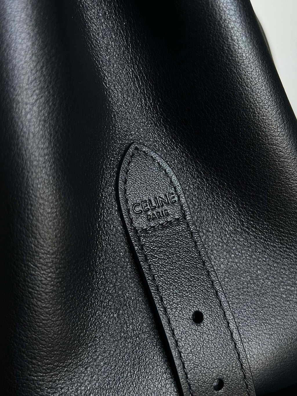 SAC À MAIN TRIOMPHE 37 EN CUIR DE VEAU SOUPLE NOIR