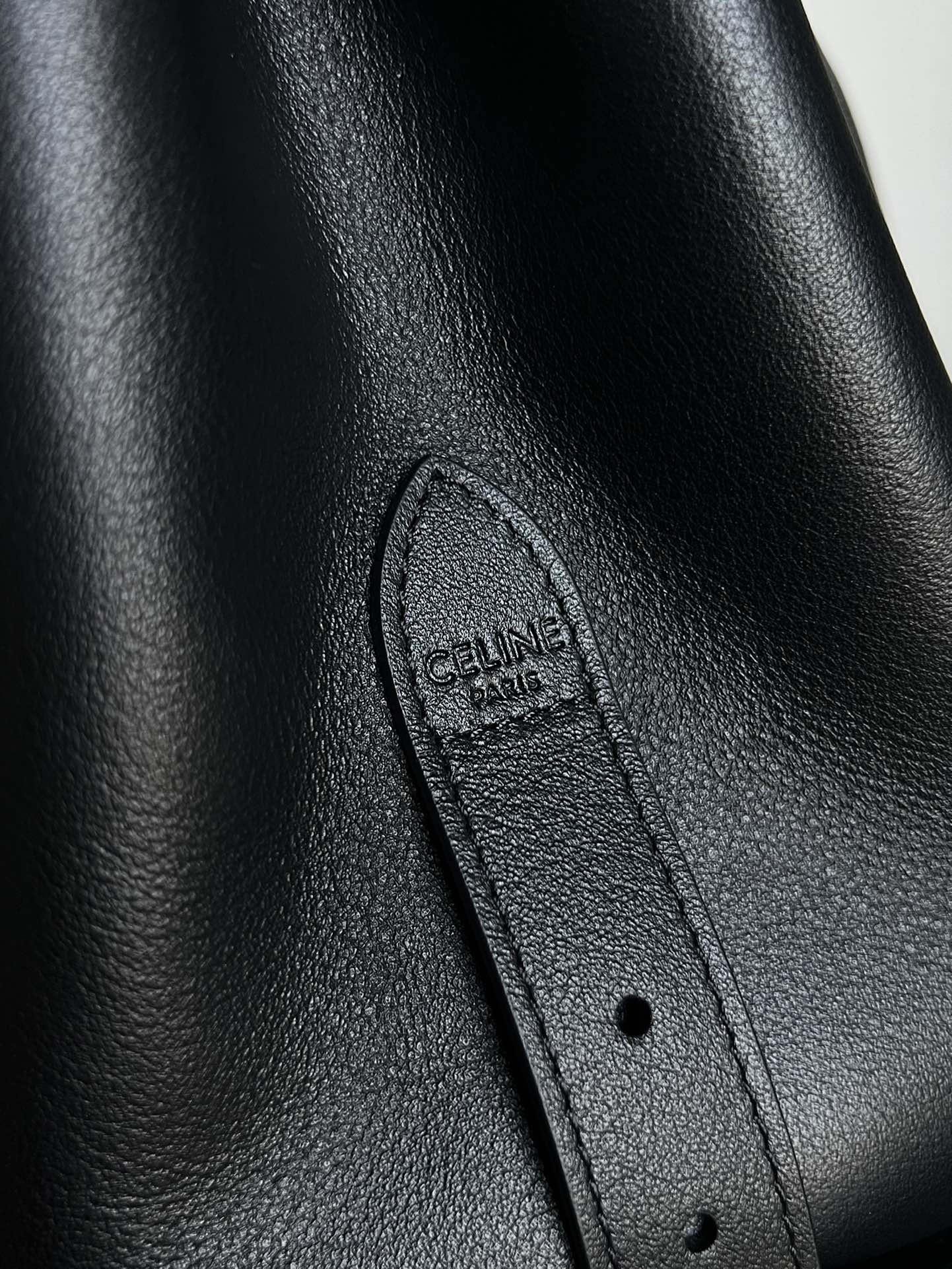 SAC À MAIN TRIOMPHE 37 EN CUIR DE VEAU SOUPLE NOIR