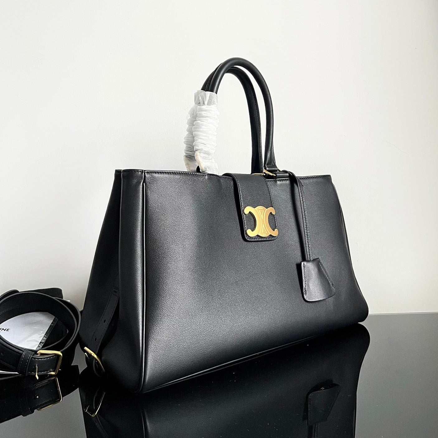 SAC À MAIN TRIOMPHE 37 EN CUIR DE VEAU SOUPLE NOIR