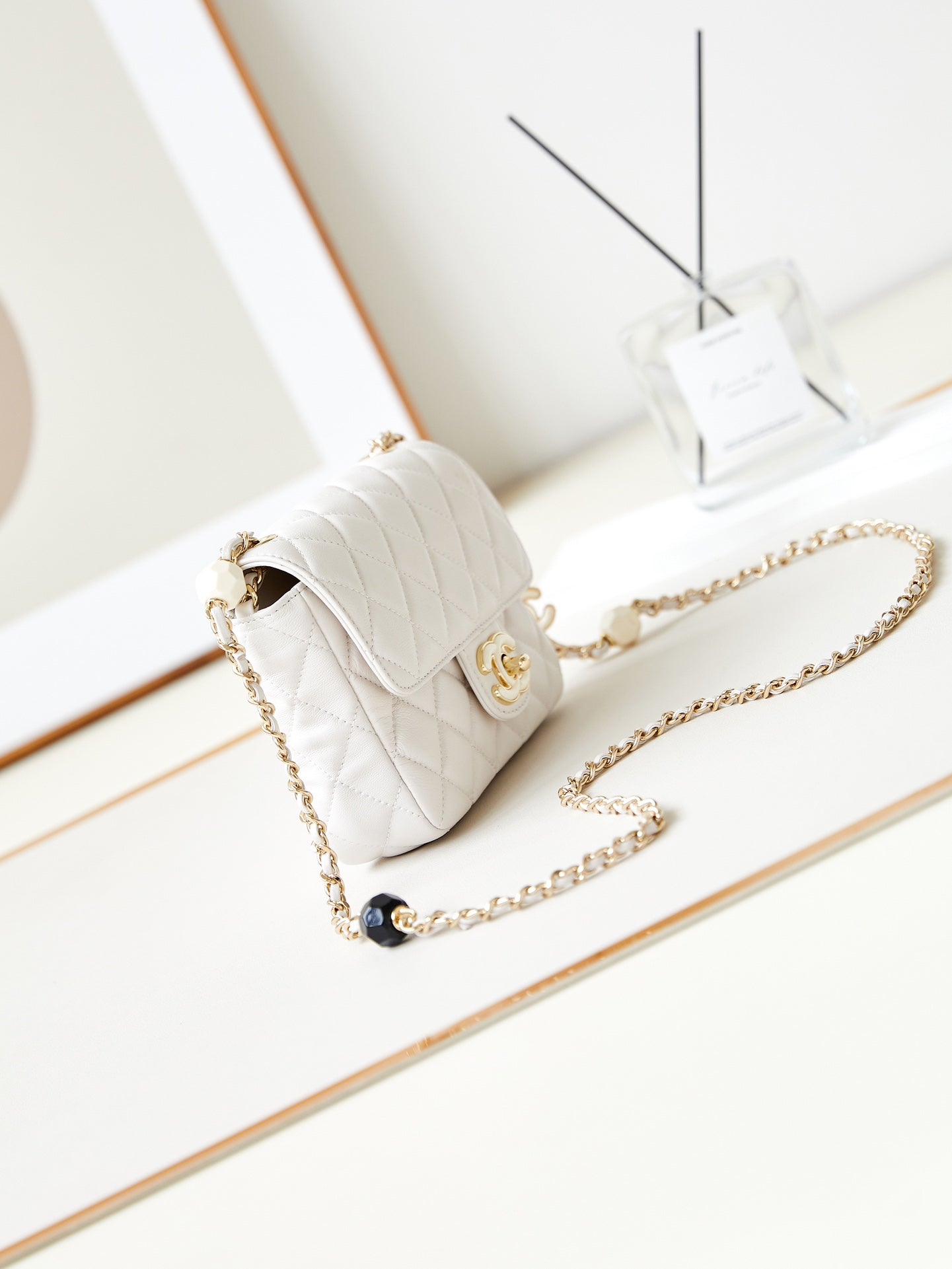 CC CLASSIC MINI FLAP BAG 16CM WHITE LAMBSKIN ENAMEL BUCKLES 238449