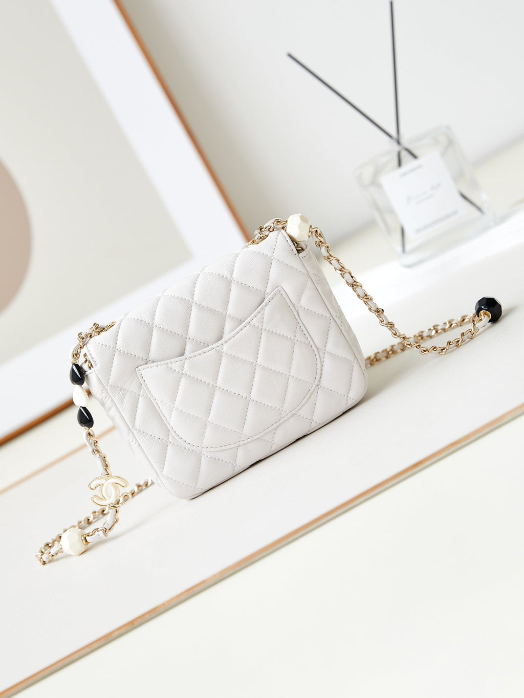CC CLASSIC MINI FLAP BAG 16CM WHITE LAMBSKIN ENAMEL BUCKLES 238449