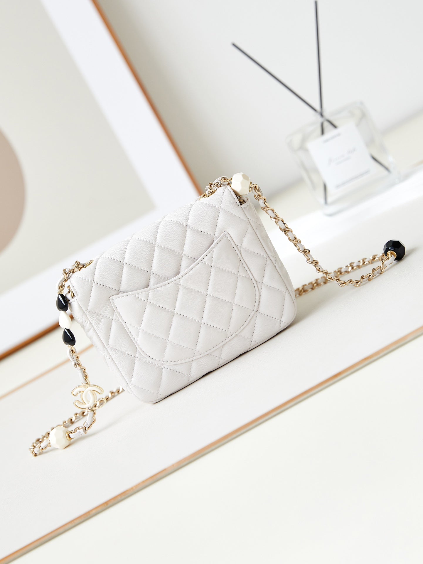 CC CLASSIC MINI FLAP BAG 16CM WHITE LAMBSKIN ENAMEL BUCKLES 238449