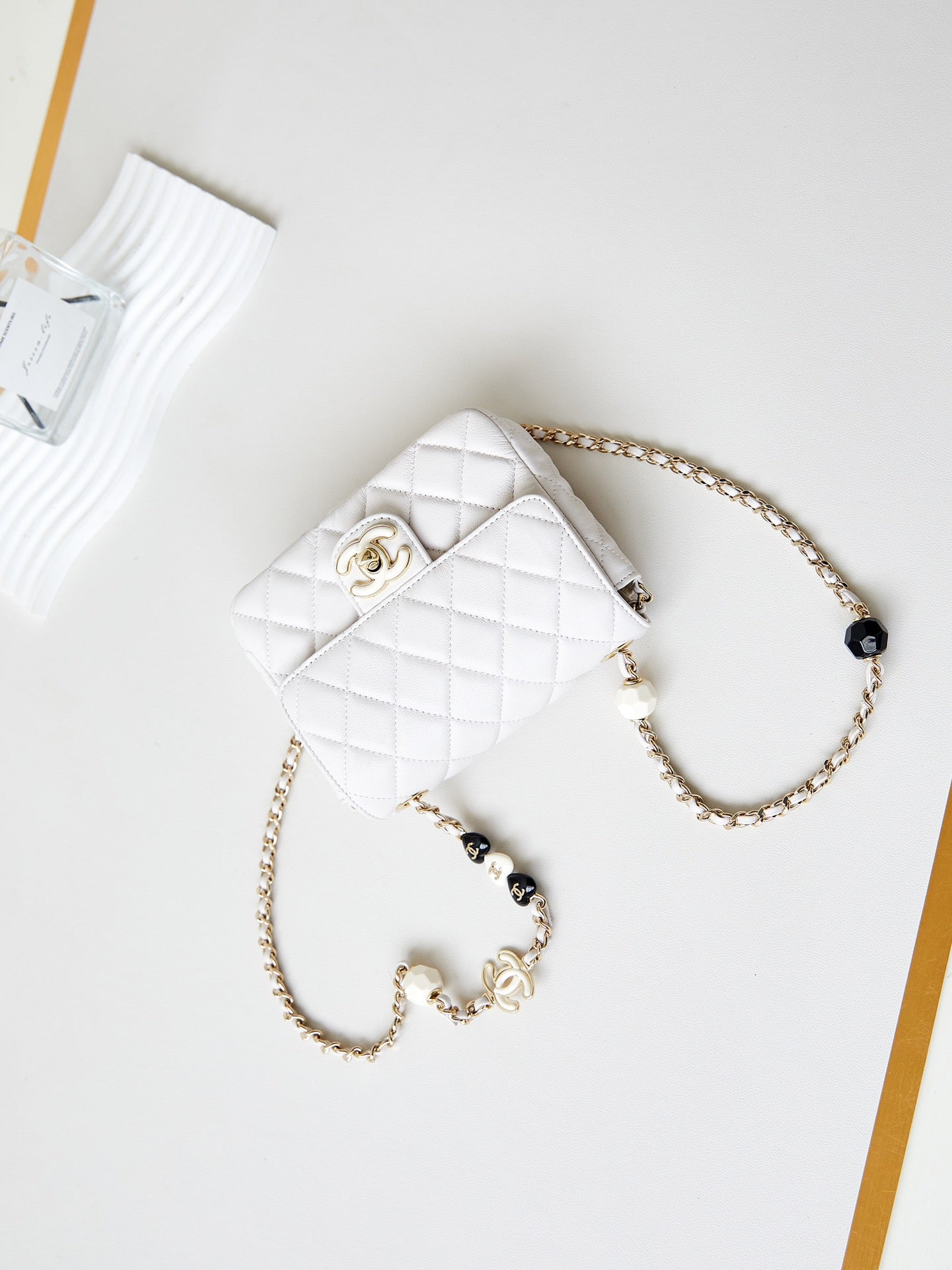 CC CLASSIC MINI FLAP BAG 16CM WHITE LAMBSKIN ENAMEL BUCKLES 238449