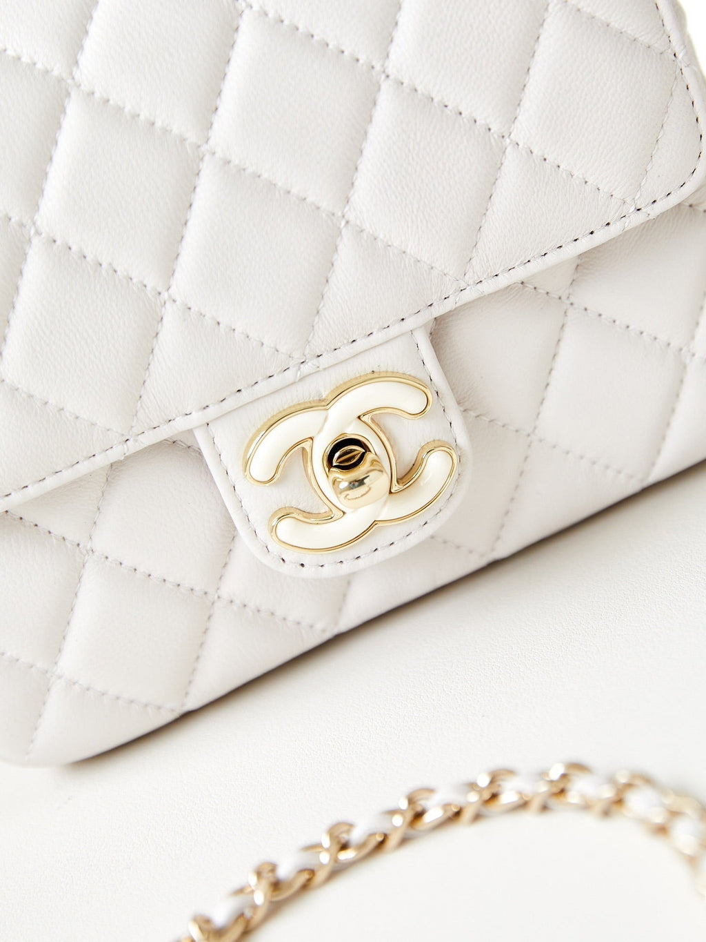CC CLASSIC MINI FLAP BAG 16CM WHITE LAMBSKIN ENAMEL BUCKLES 238449