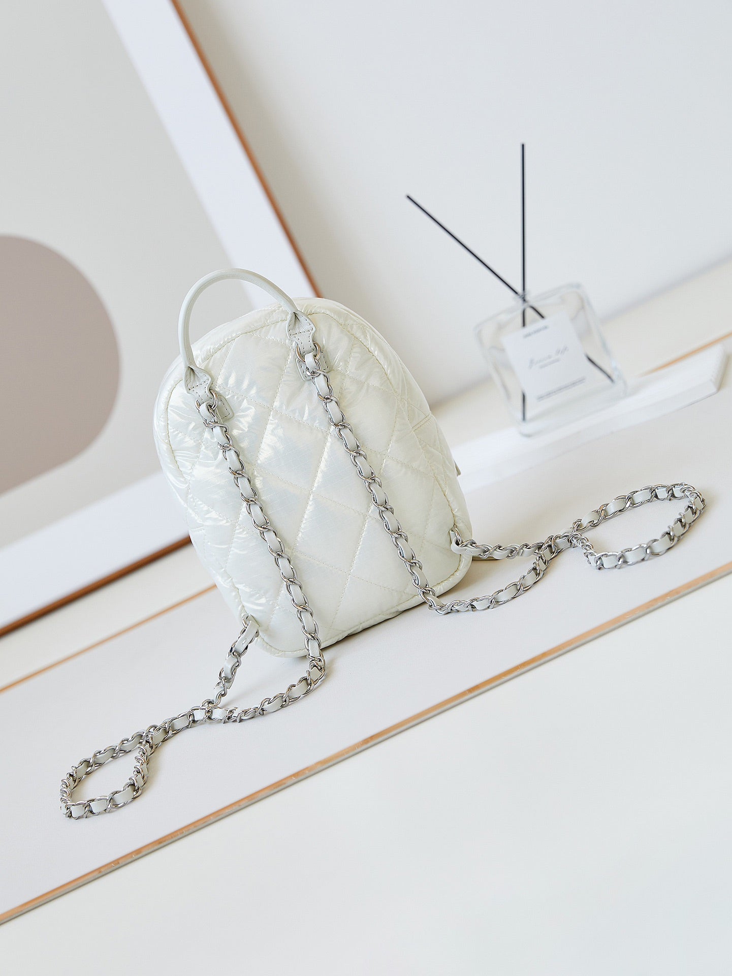 SAC À DOS 22 EN TISSU BLANC QUINCAILLERIE ARGENTÉE 