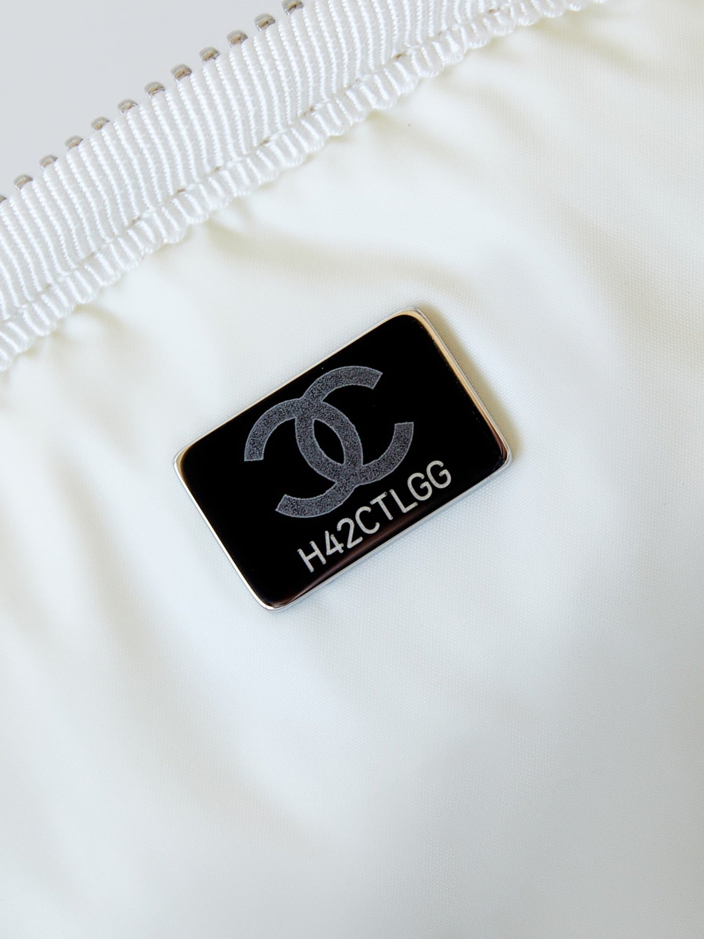 SAC À DOS 22 EN TISSU BLANC QUINCAILLERIE ARGENTÉE 