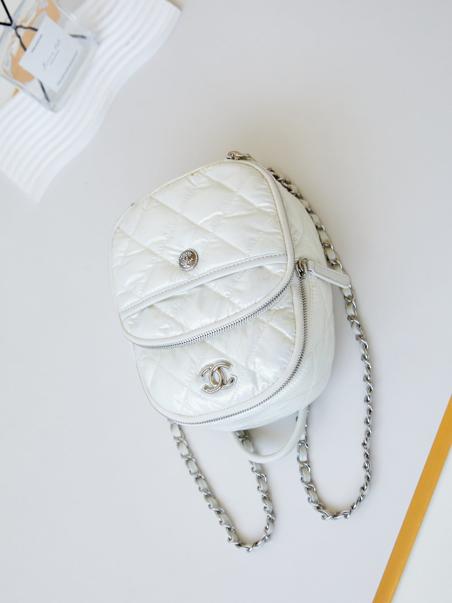 SAC À DOS 22 EN TISSU BLANC QUINCAILLERIE ARGENTÉE 