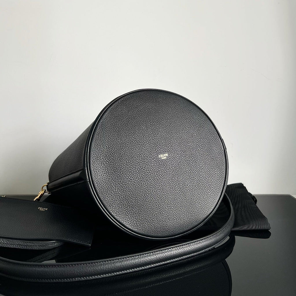SAC SEAU EN LAINE NOIR 24 CUIR DE VEAU ORIGINAL