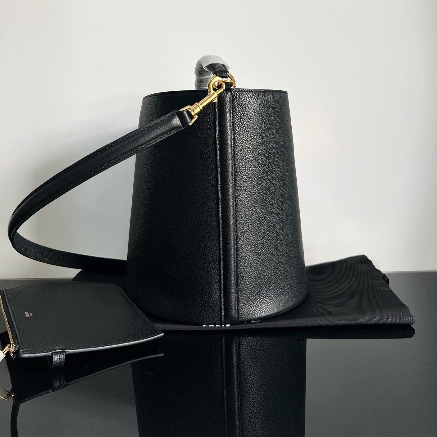 SAC SEAU EN LAINE NOIR 24 CUIR DE VEAU ORIGINAL
