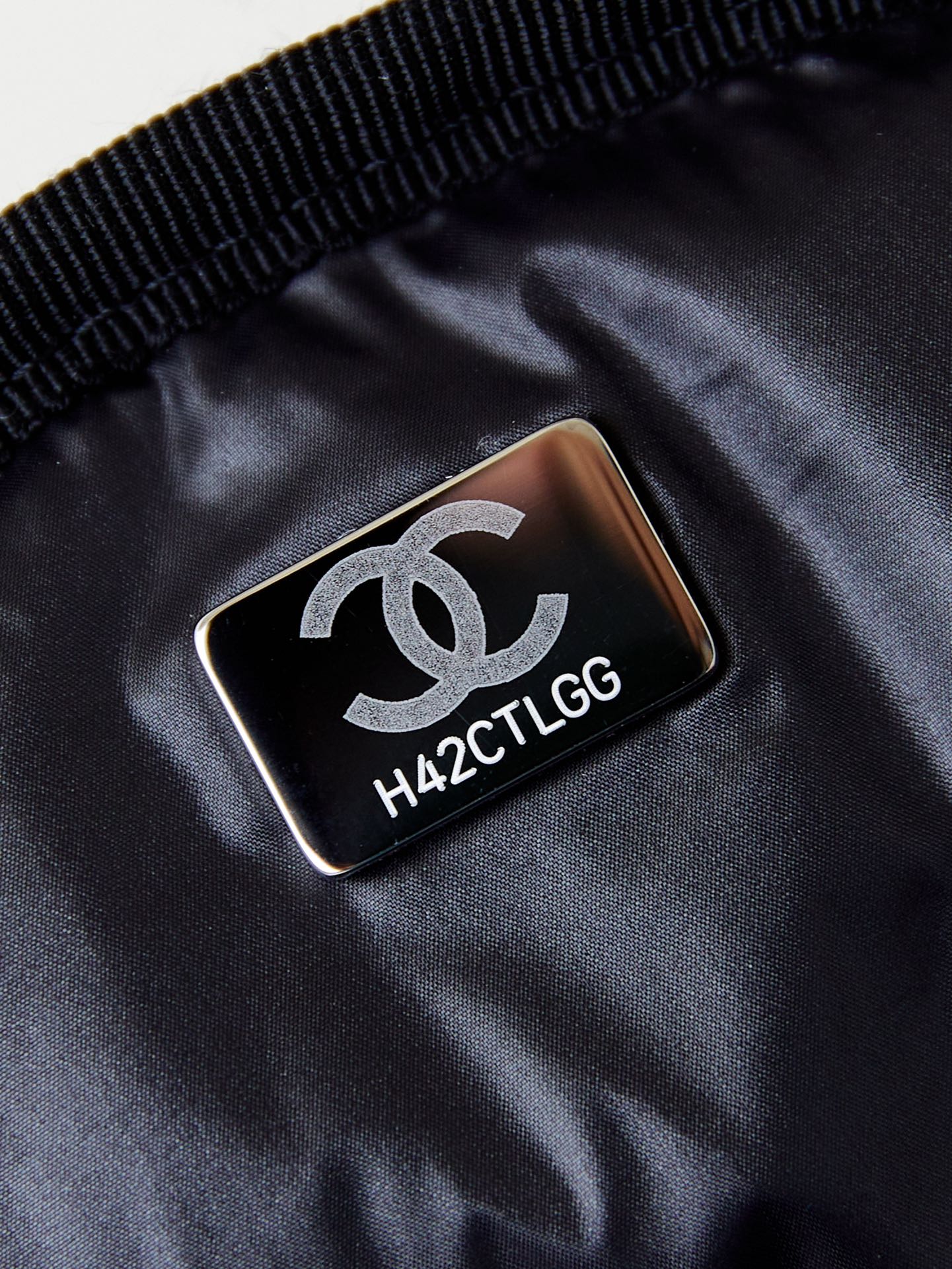 SAC À DOS 22 EN TISSU NOIR QUINCAILLERIE ARGENTÉE 