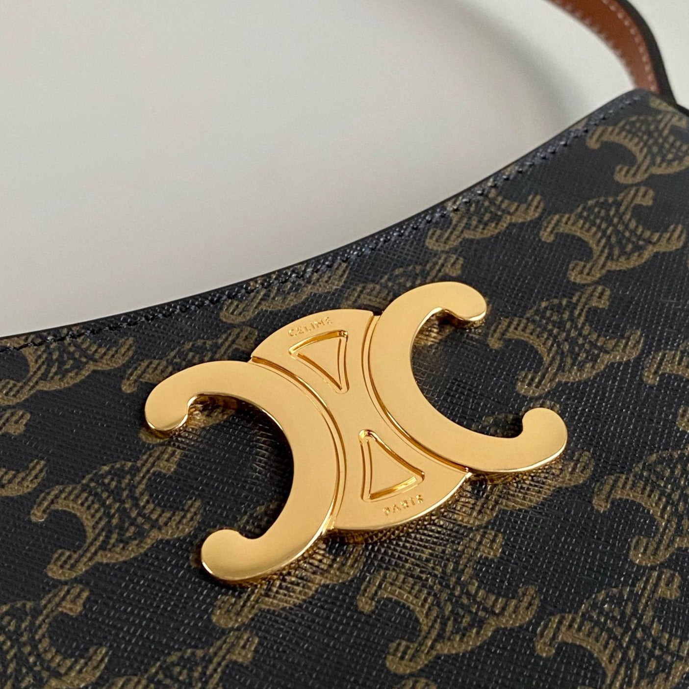 TRIOMPHE 22 CUIR DE VEAU MOTIF NOIR