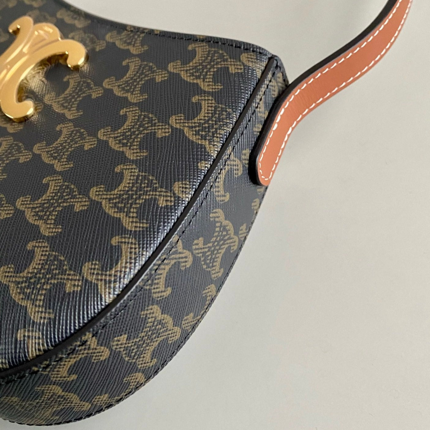 TRIOMPHE 22 CUIR DE VEAU MOTIF NOIR