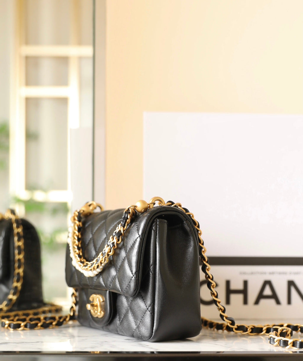 CC 24P MINI FLAP BAG 17CM BLACK LAMBSKIN PEARL CHAIN