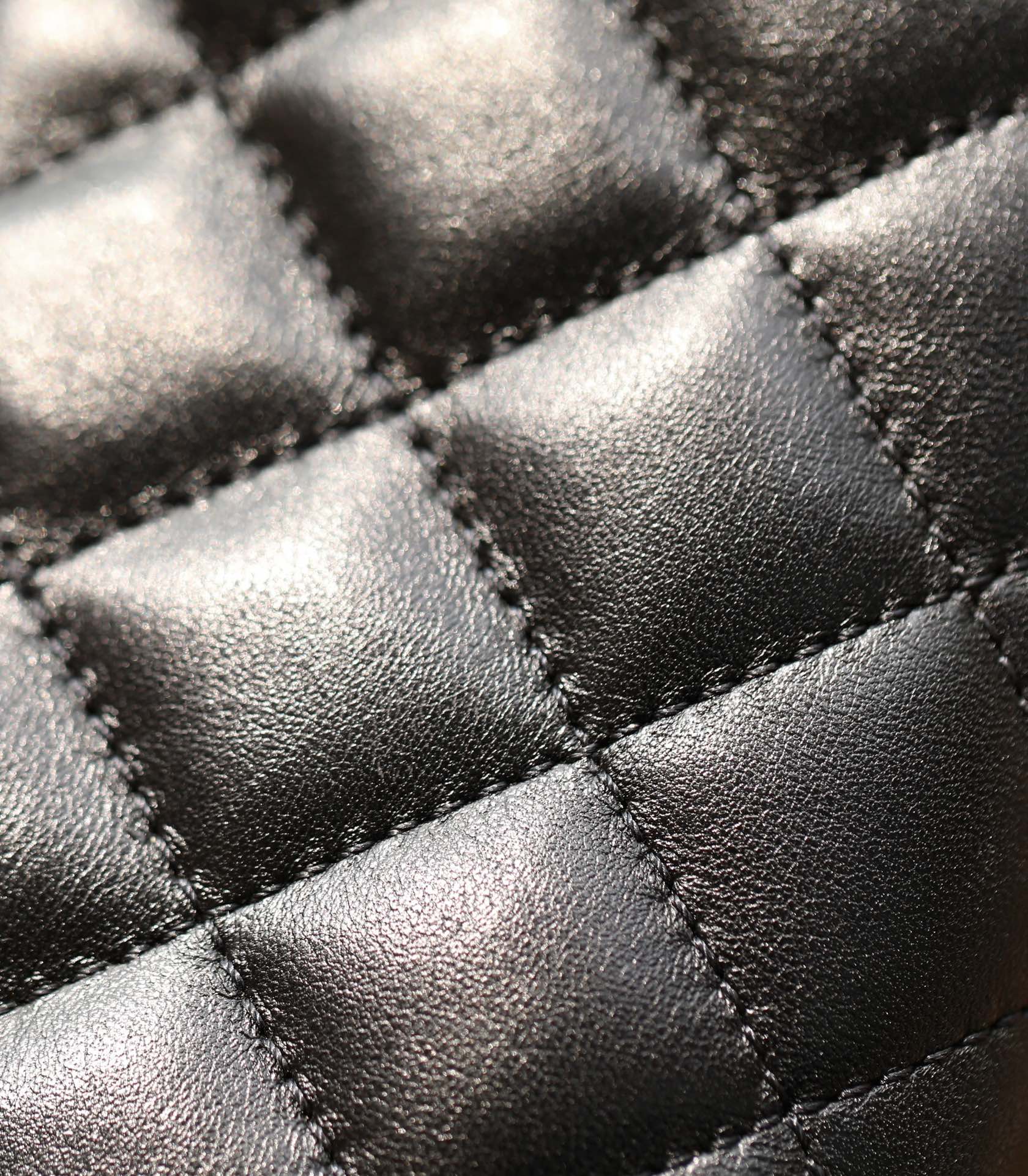 CC 24P MINI FLAP BAG 17CM BLACK LAMBSKIN PEARL CHAIN