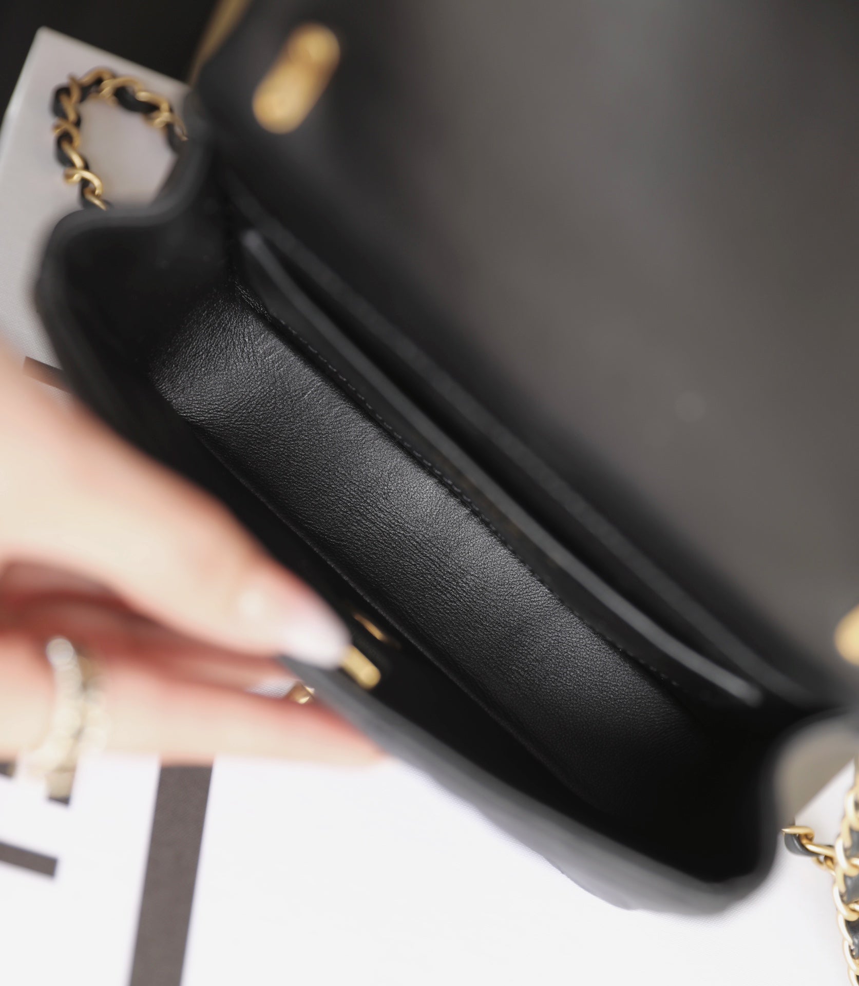 CC 24P MINI FLAP BAG 17CM BLACK LAMBSKIN PEARL CHAIN