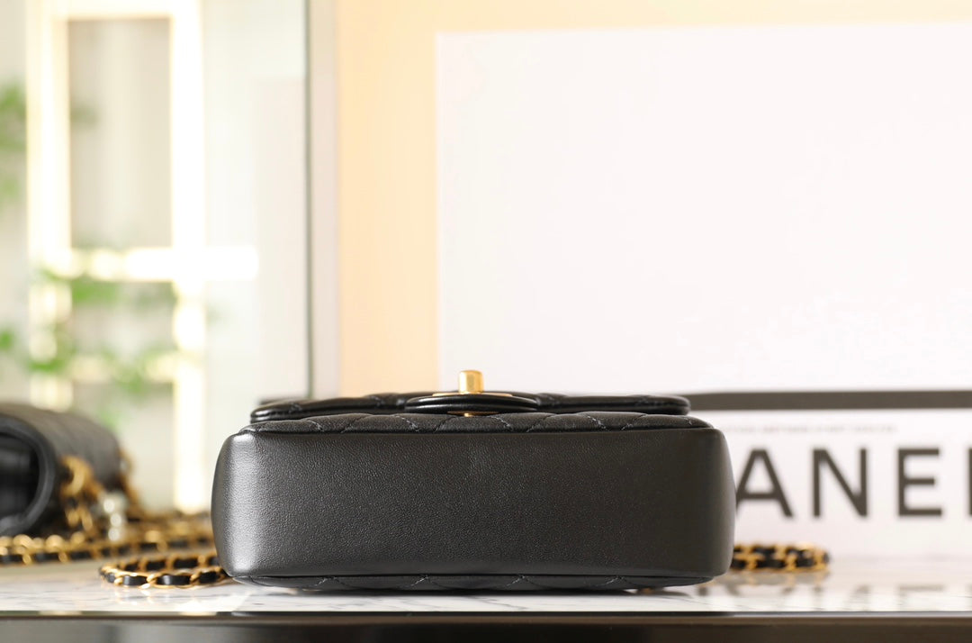 CC 24P MINI FLAP BAG 17CM BLACK LAMBSKIN PEARL CHAIN