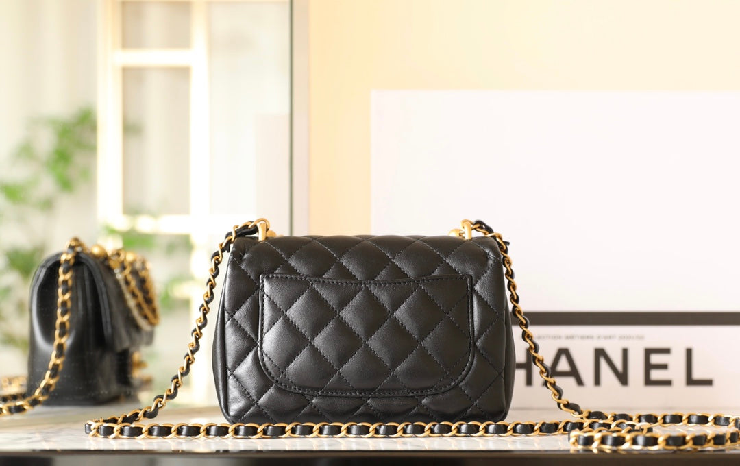 CC 24P MINI FLAP BAG 17CM BLACK LAMBSKIN PEARL CHAIN