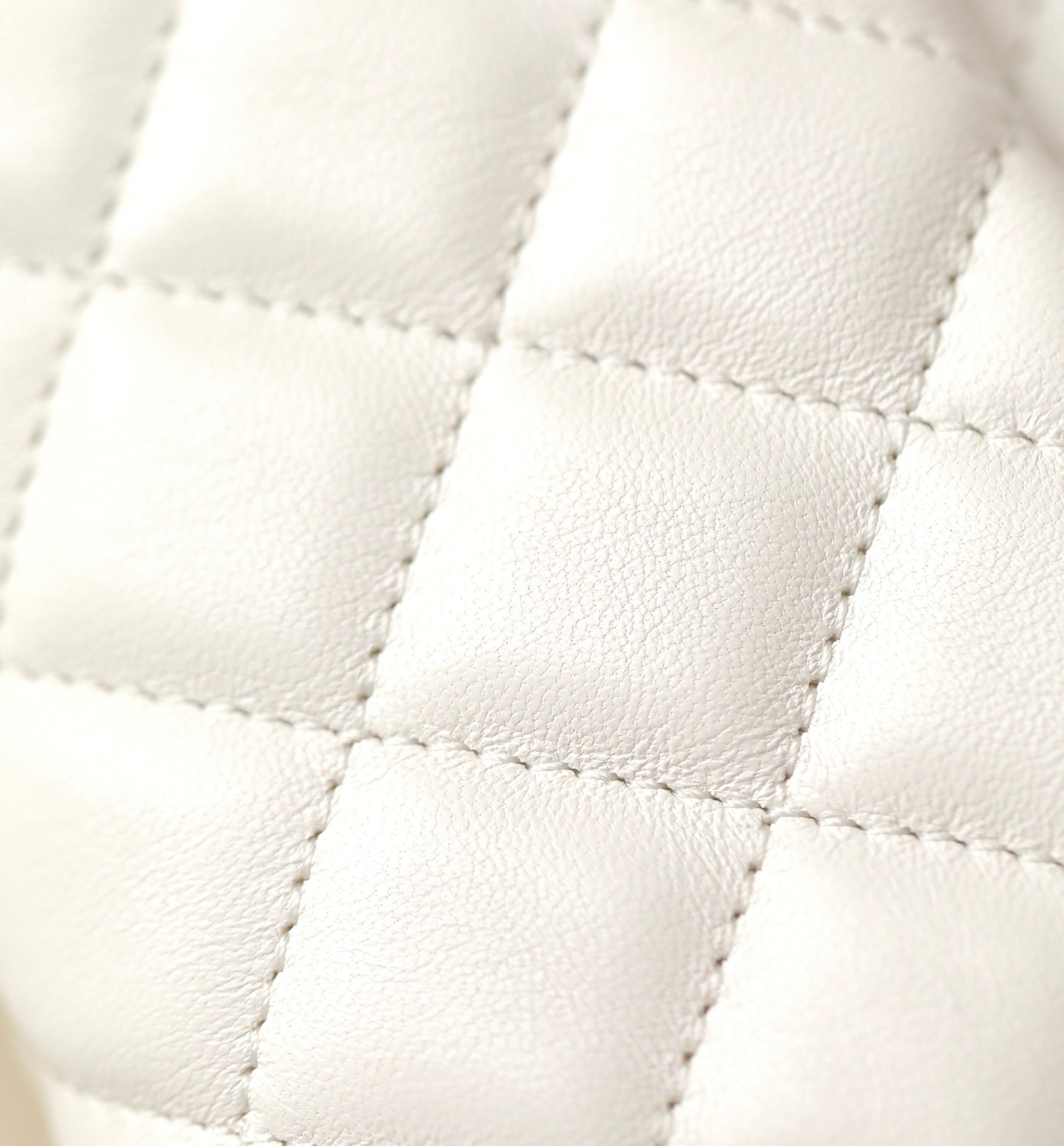CC 24P MINI FLAP BAG 17CM WHITE LAMBSKIN PEARL CHAIN