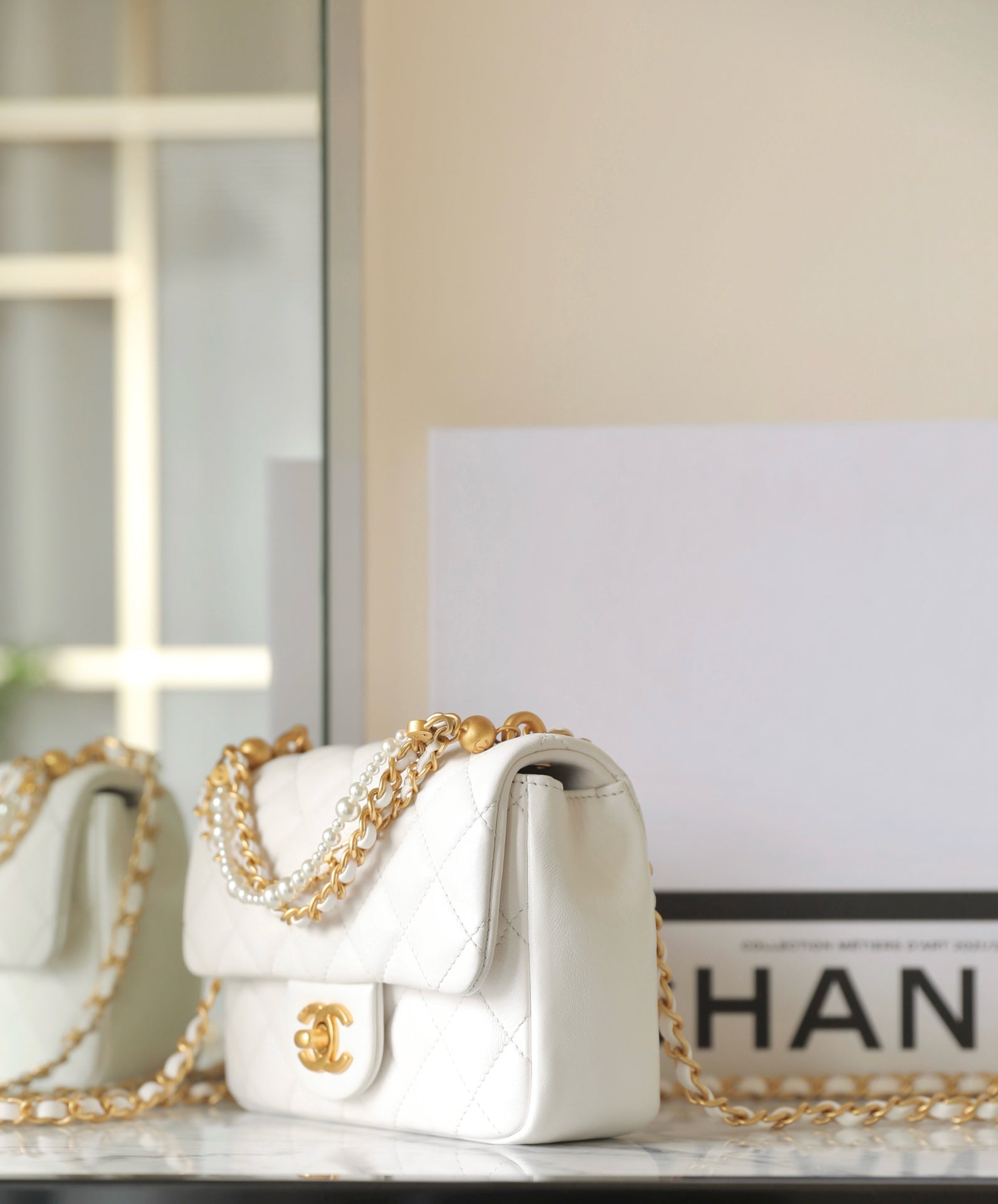 CC 24P MINI FLAP BAG 17CM WHITE LAMBSKIN PEARL CHAIN