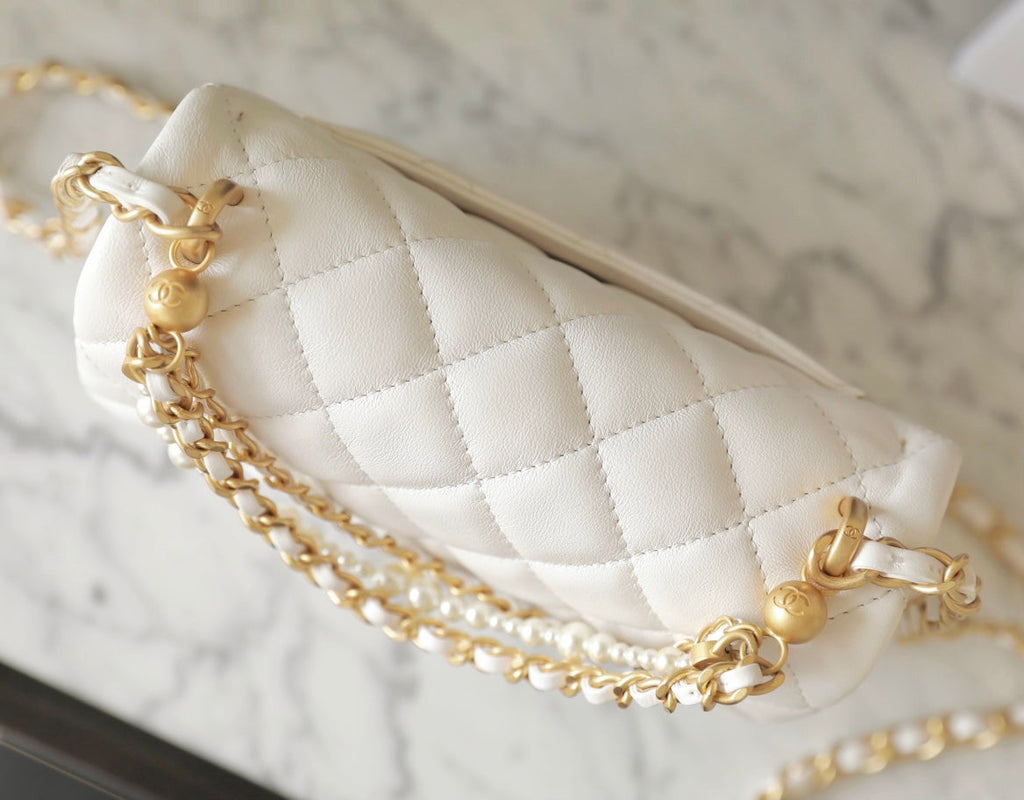 CC 24P MINI FLAP BAG 17CM WHITE LAMBSKIN PEARL CHAIN