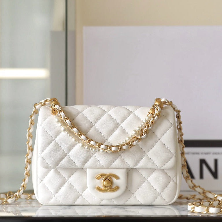 CC 24P MINI FLAP BAG 17CM WHITE LAMBSKIN PEARL CHAIN