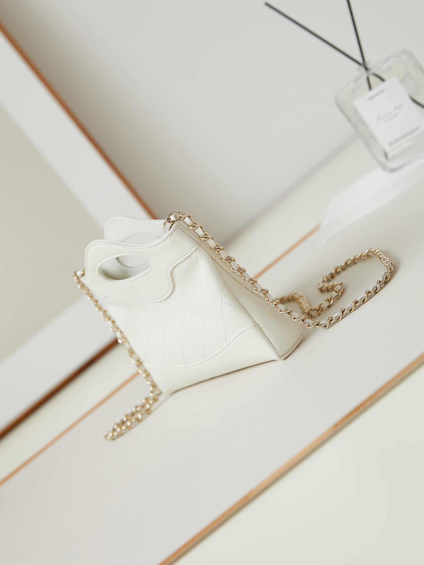 CC 24S31 SAC CABAS NANO 17,5 CM CUIR D'AGNEAU BLANC QUINCAILLERIE DORÉ