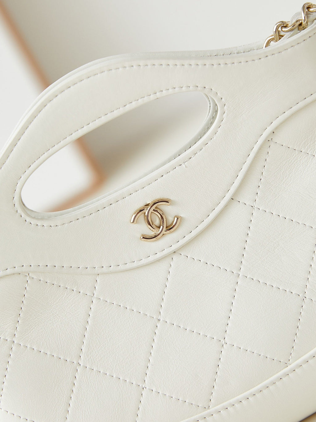 CC 24S31 NANO SHOPPING BAG 17.5CM WHITE LAMBSKIN GOLD HARDWARE