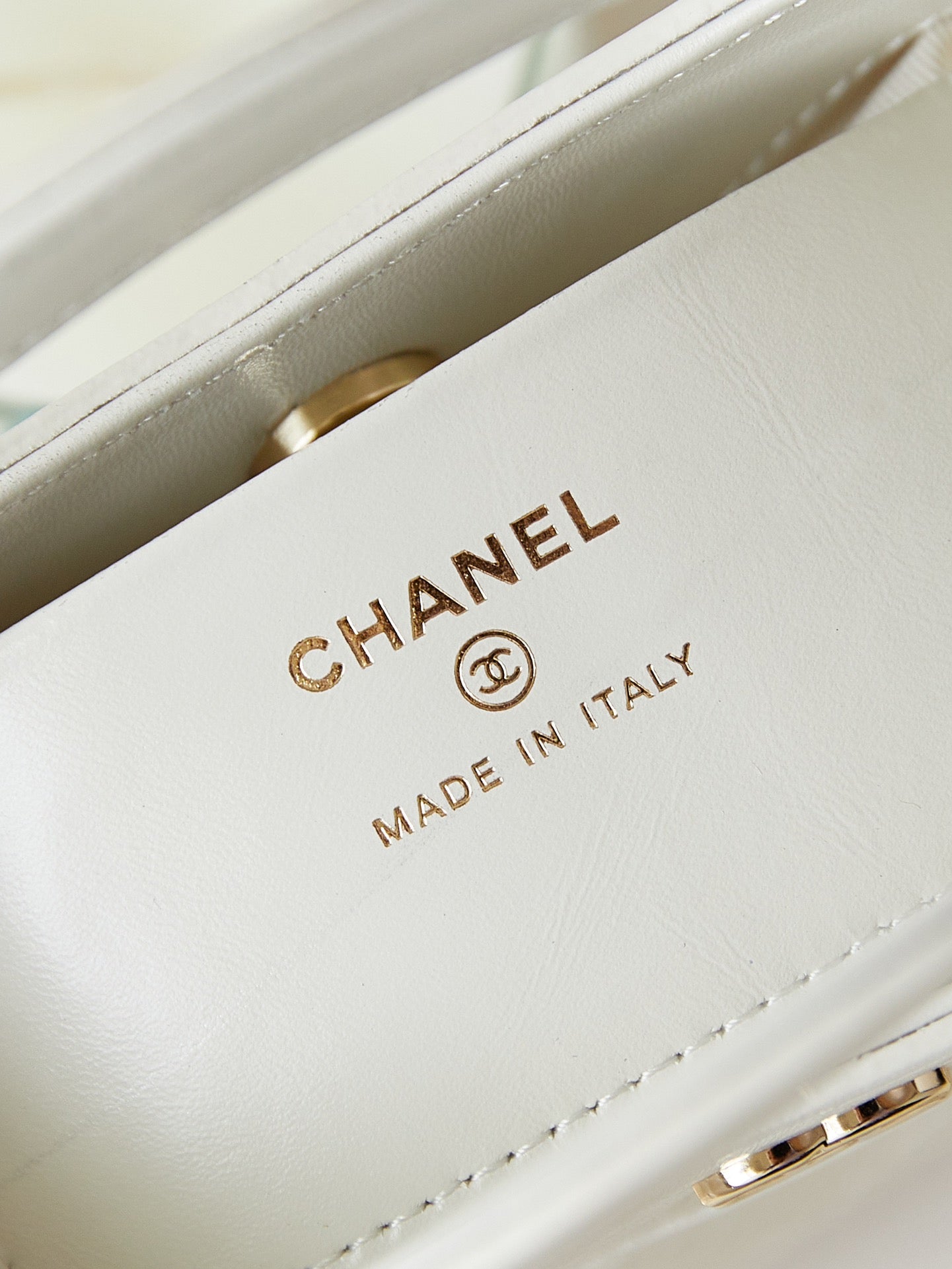 CC 24S31 NANO SHOPPING BAG 17.5CM WHITE LAMBSKIN GOLD HARDWARE