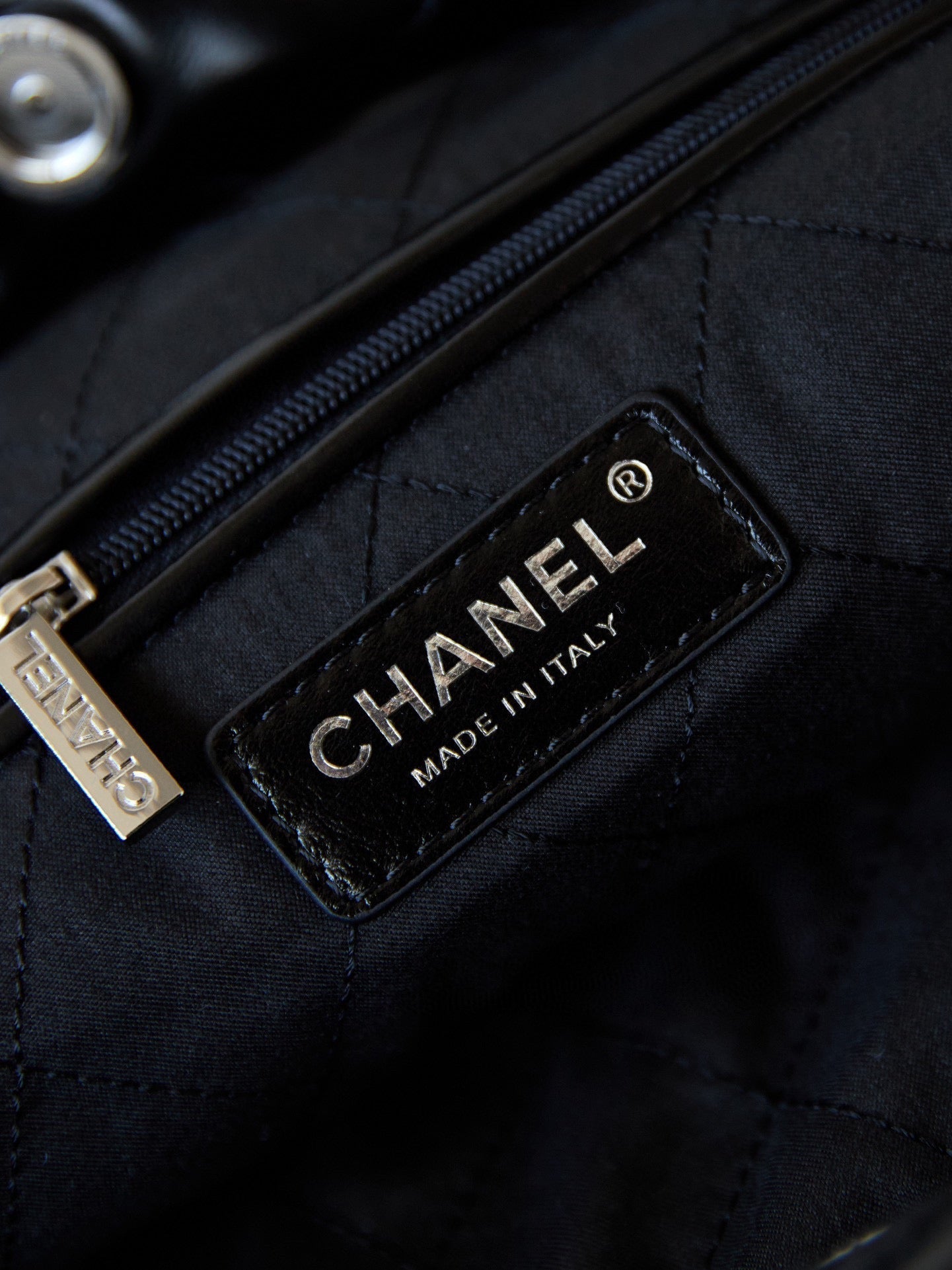 CC 22 HOBO CUIR DE VEAU NOIR QUINCAILLERIE NOIRE