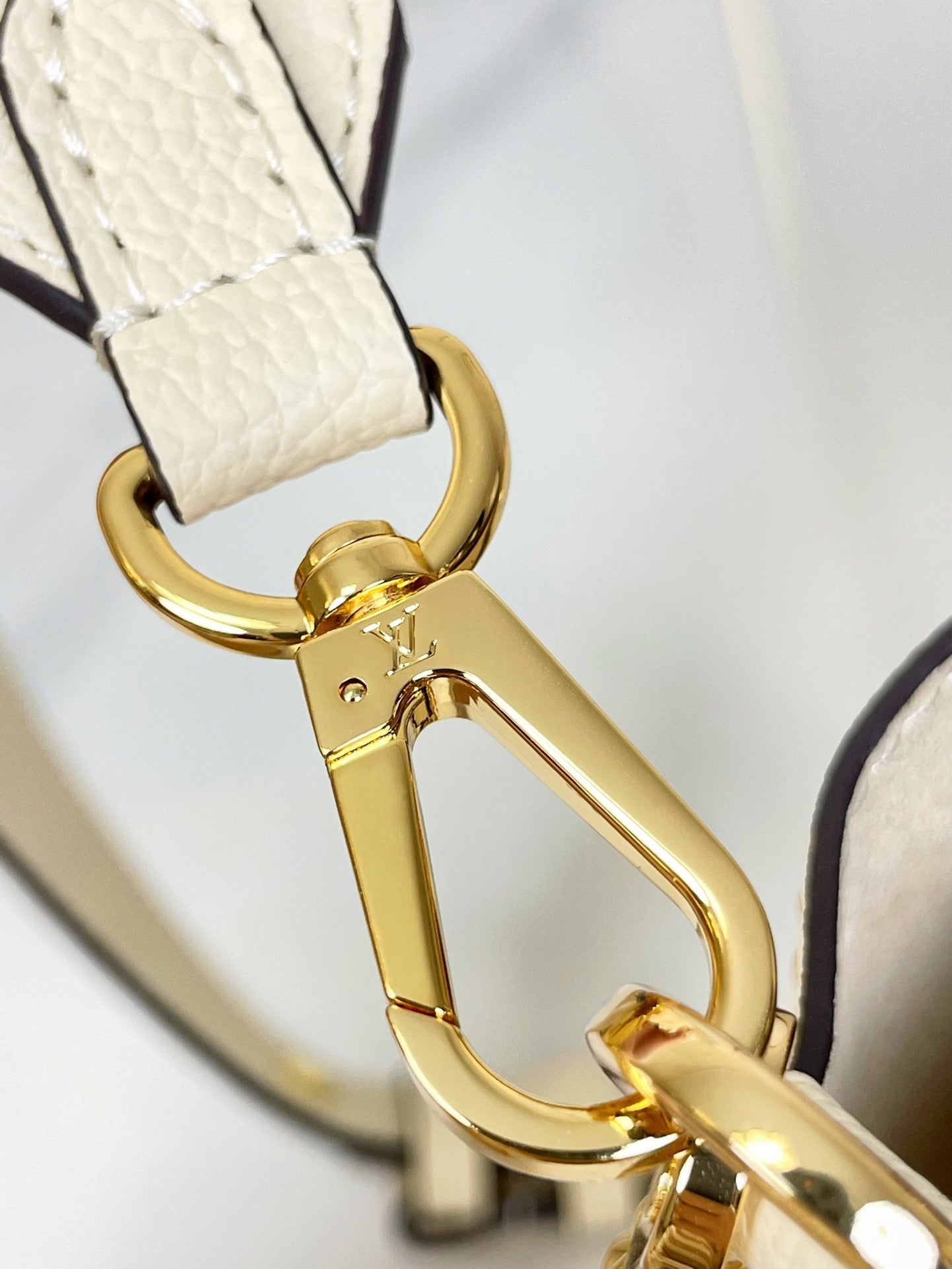 LOCK AND WALK 20 EN CUIR DE VEAU GRAINÉ CRÈME QUINCAILLERIE DORÉ