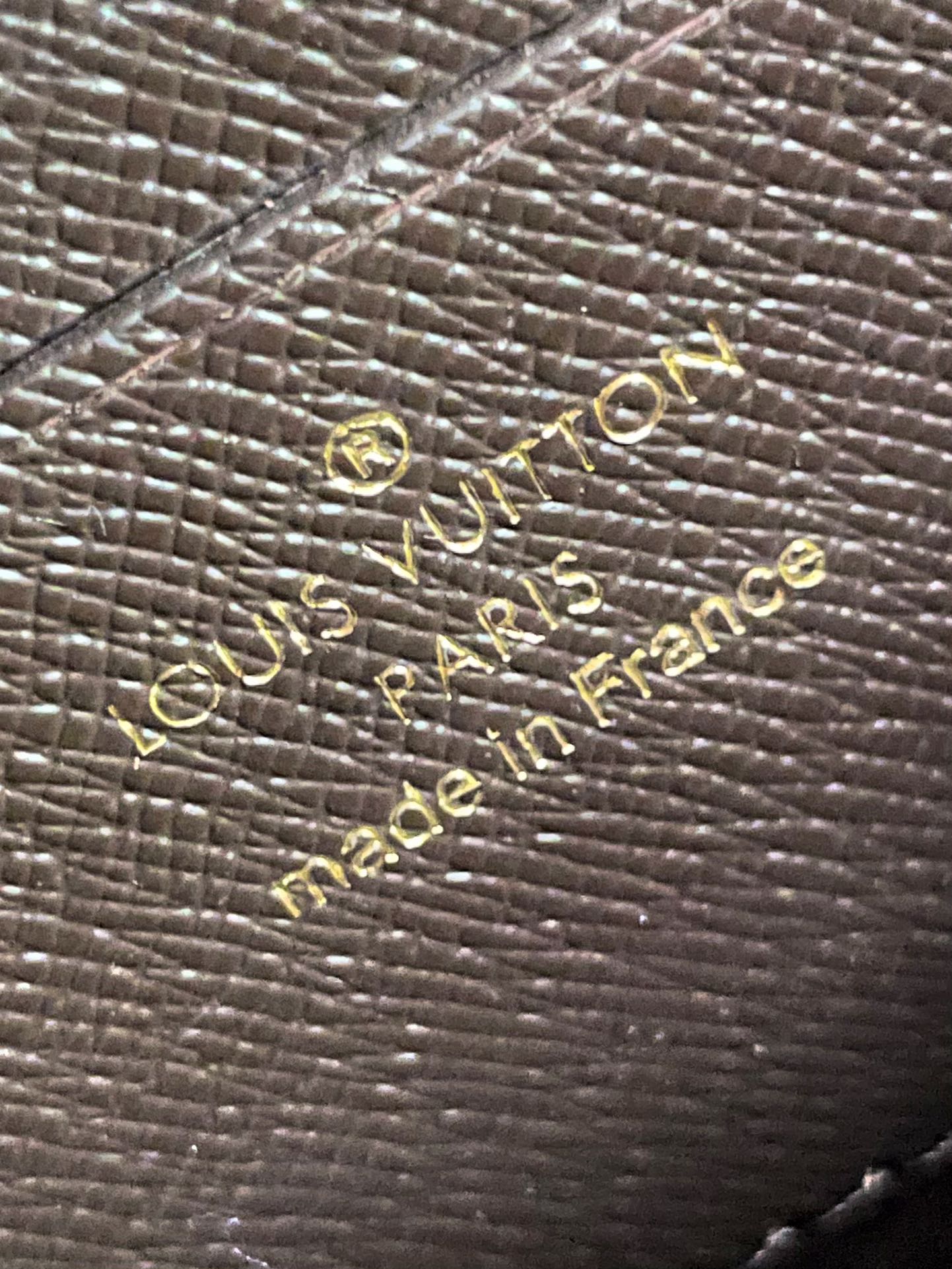 PORTEFEUILLE SUR CHAÎNE LILY 20 EN TOILE MONOGRAMME MARRON QUINCAILLERIE DORÉ