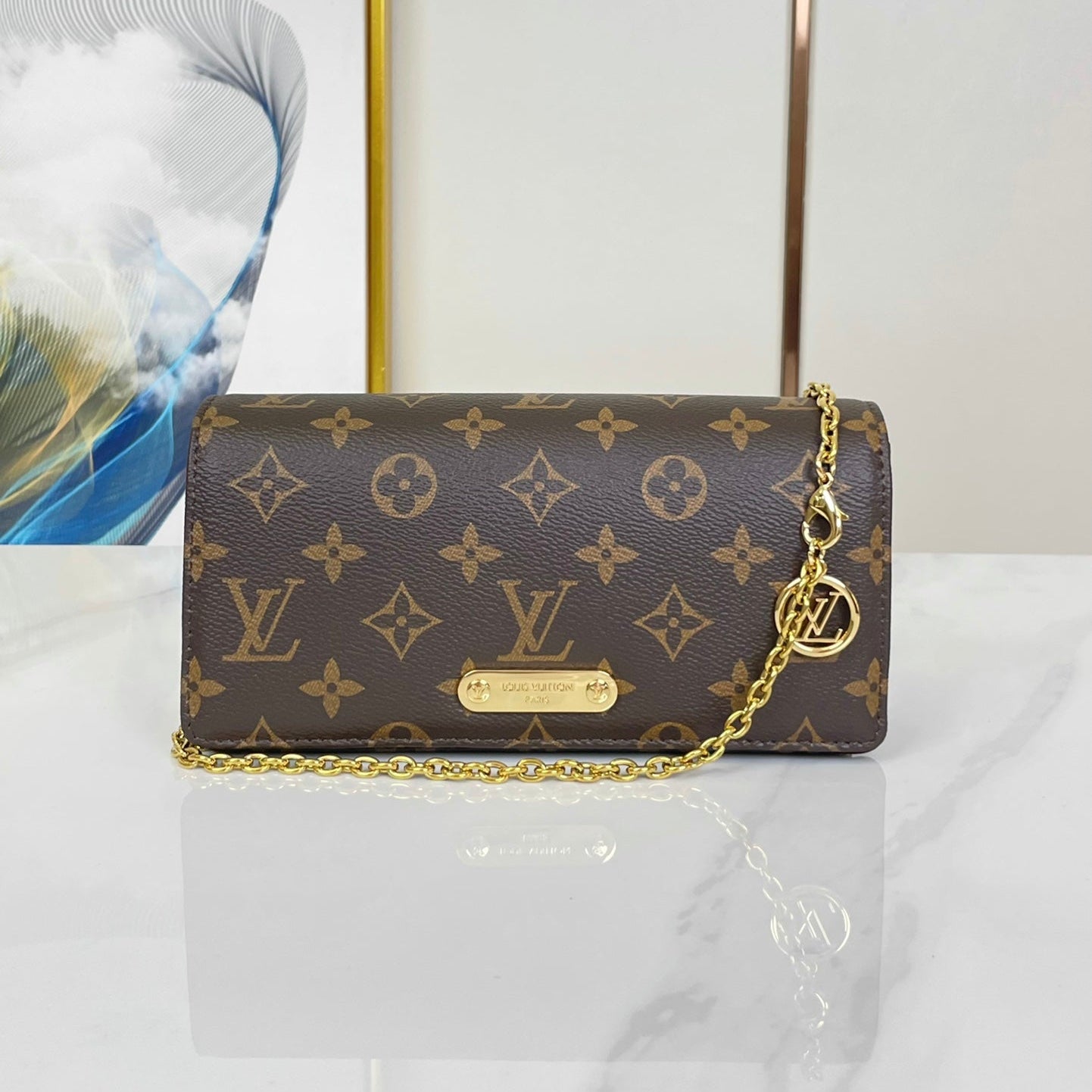 PORTEFEUILLE SUR CHAÎNE LILY 20 EN TOILE MONOGRAMME MARRON QUINCAILLERIE DORÉ