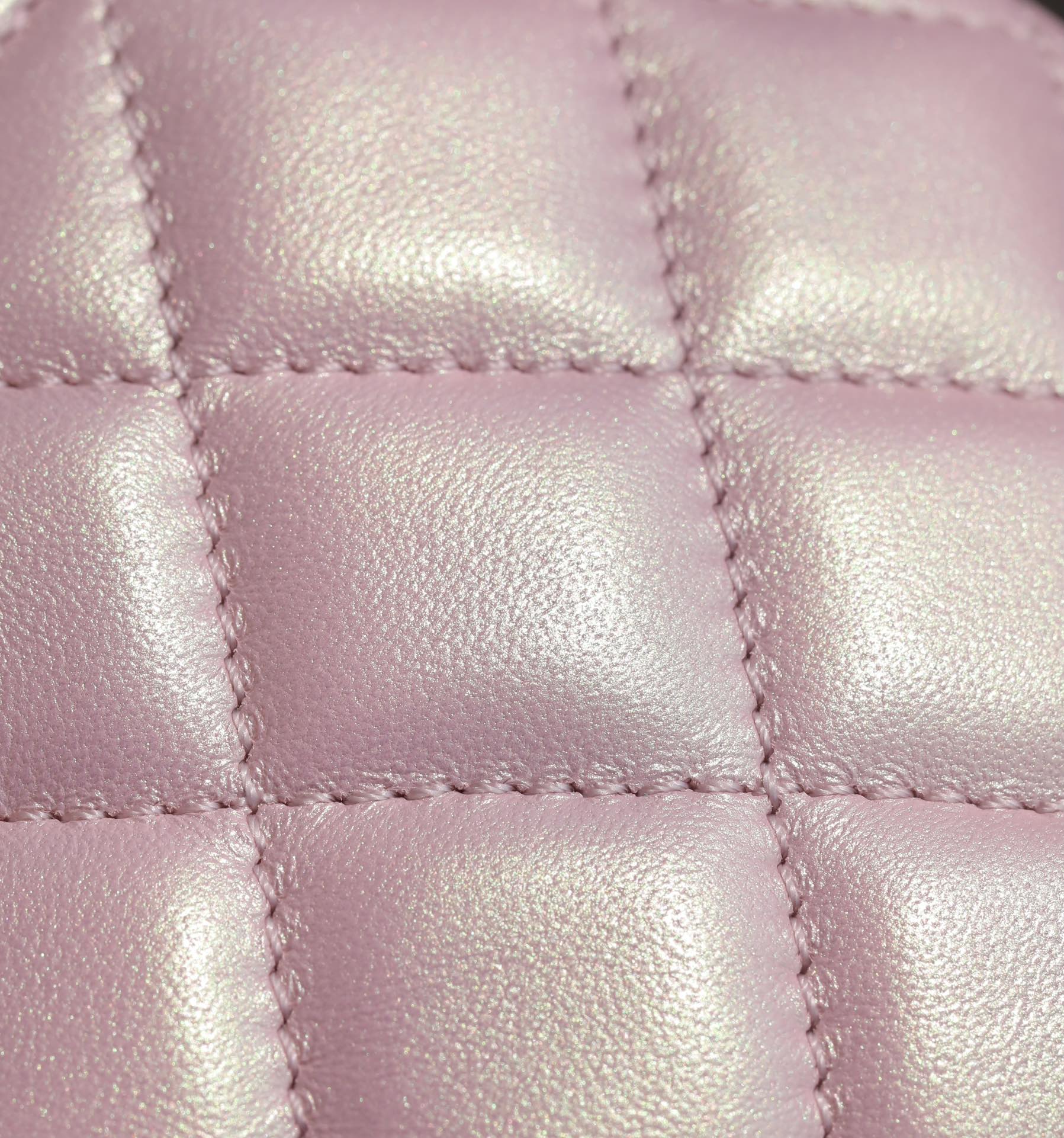 CC 24P MINI FLAP BAG 17CM PEARLESCENT PINK LAMBSKIN PEARL CHAIN