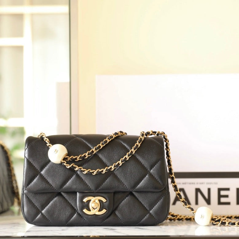 CC 24S MINI FLAP BAG 20CM BLACK LAMBSKIN PEARL BALL