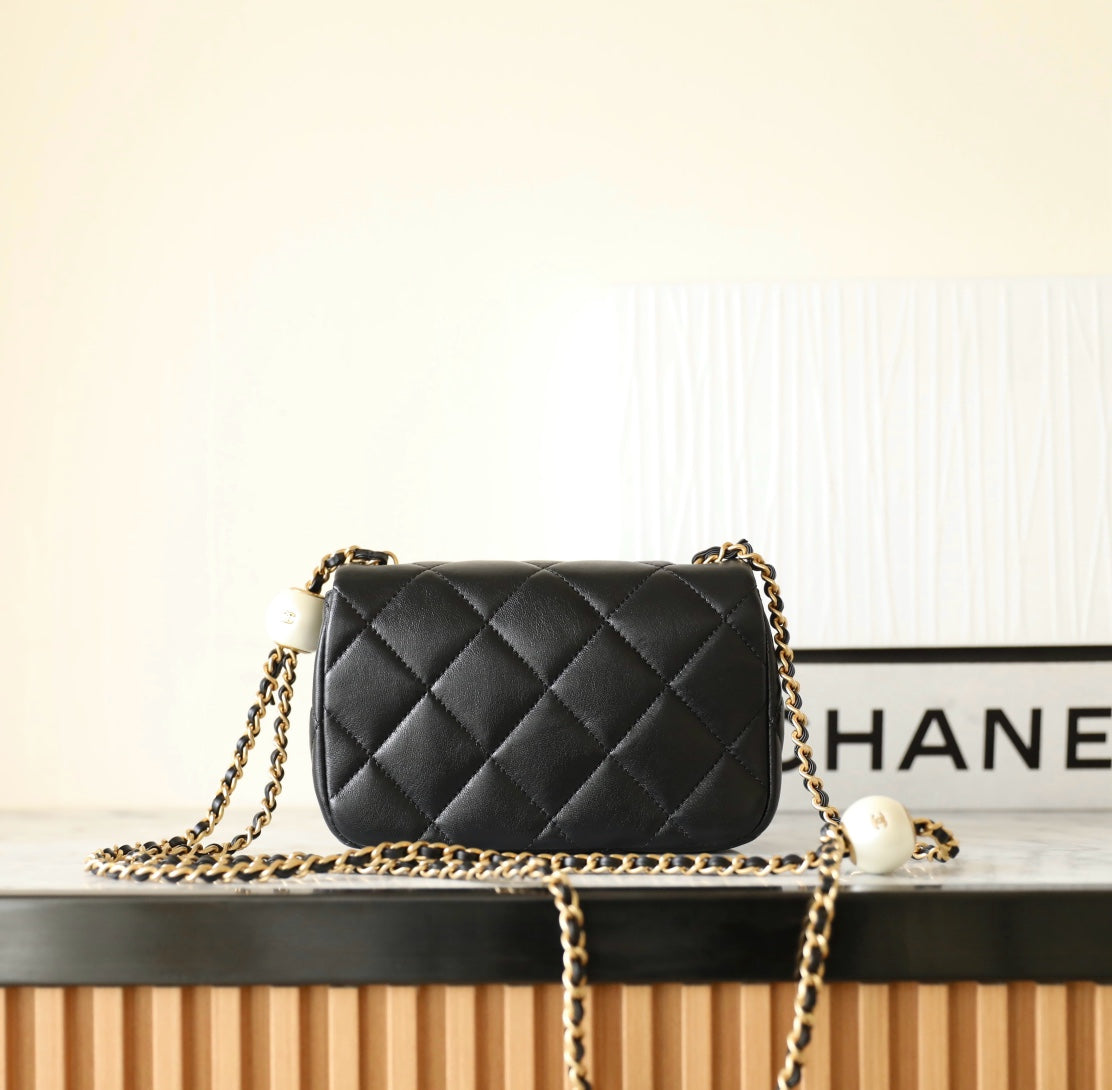 CC 24S MINI FLAP BAG 17CM BLACK LAMBSKIN PEARL BALL