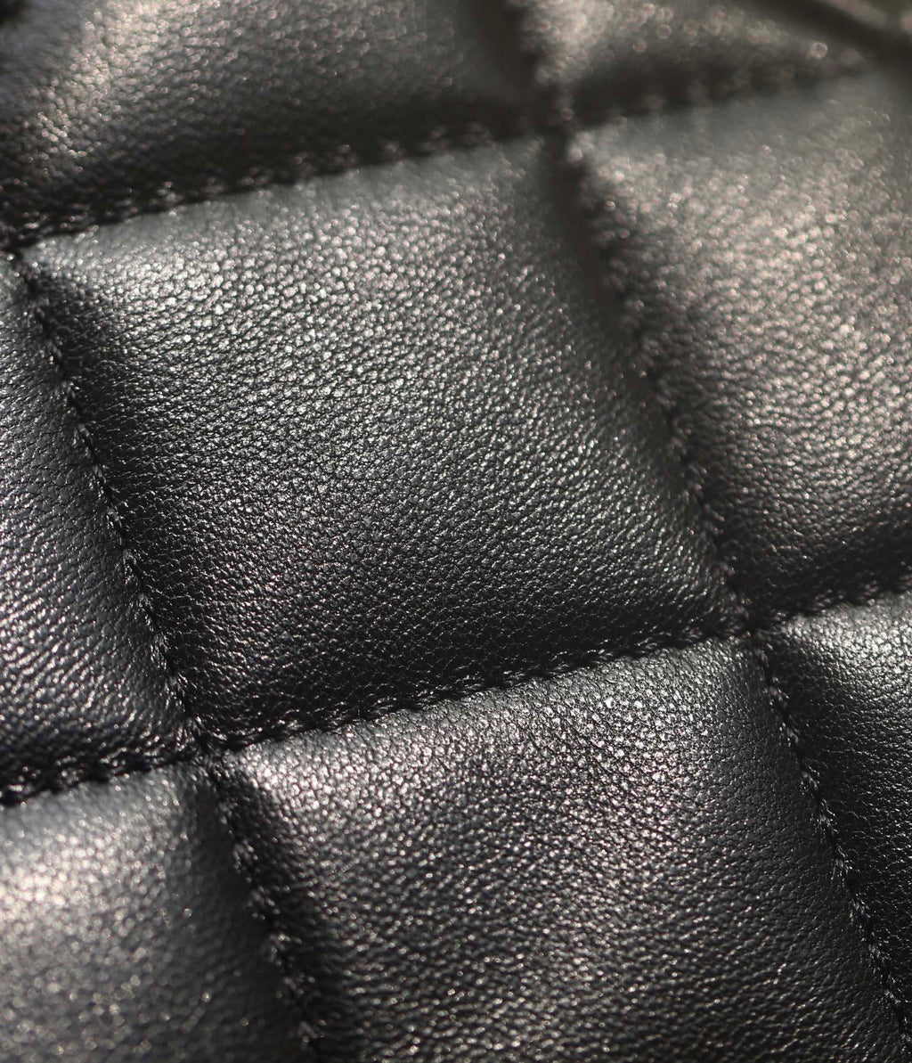 CC 24S MINI SAC À RABAT 17CM CUIR D'AGNEAU NOIR PERLE BALL 