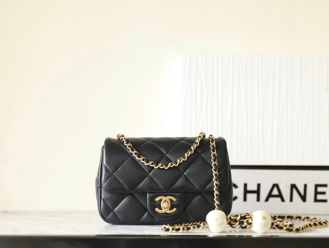 CC 24S MINI FLAP BAG 17CM BLACK LAMBSKIN PEARL BALL