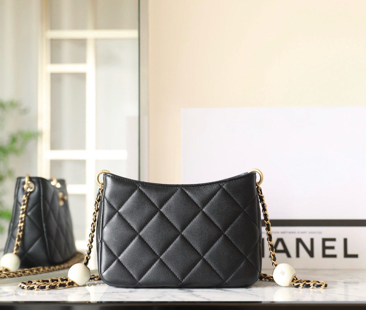 CC 24S HOBO BAG 19CM BLACK LAMBSKIN PEARL BALL