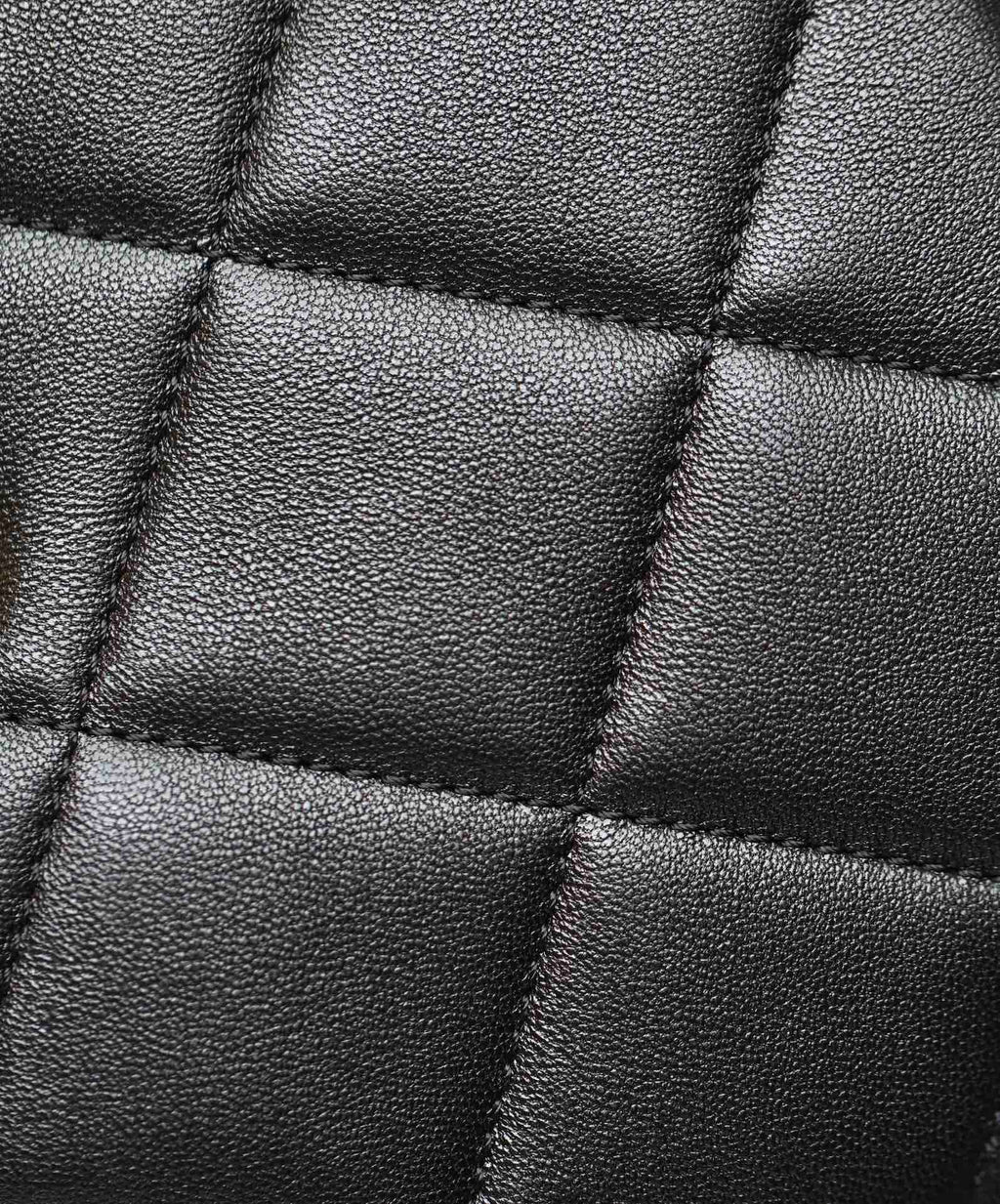 Sac Hobo CC 24S 19 cm en cuir d'agneau noir avec perles