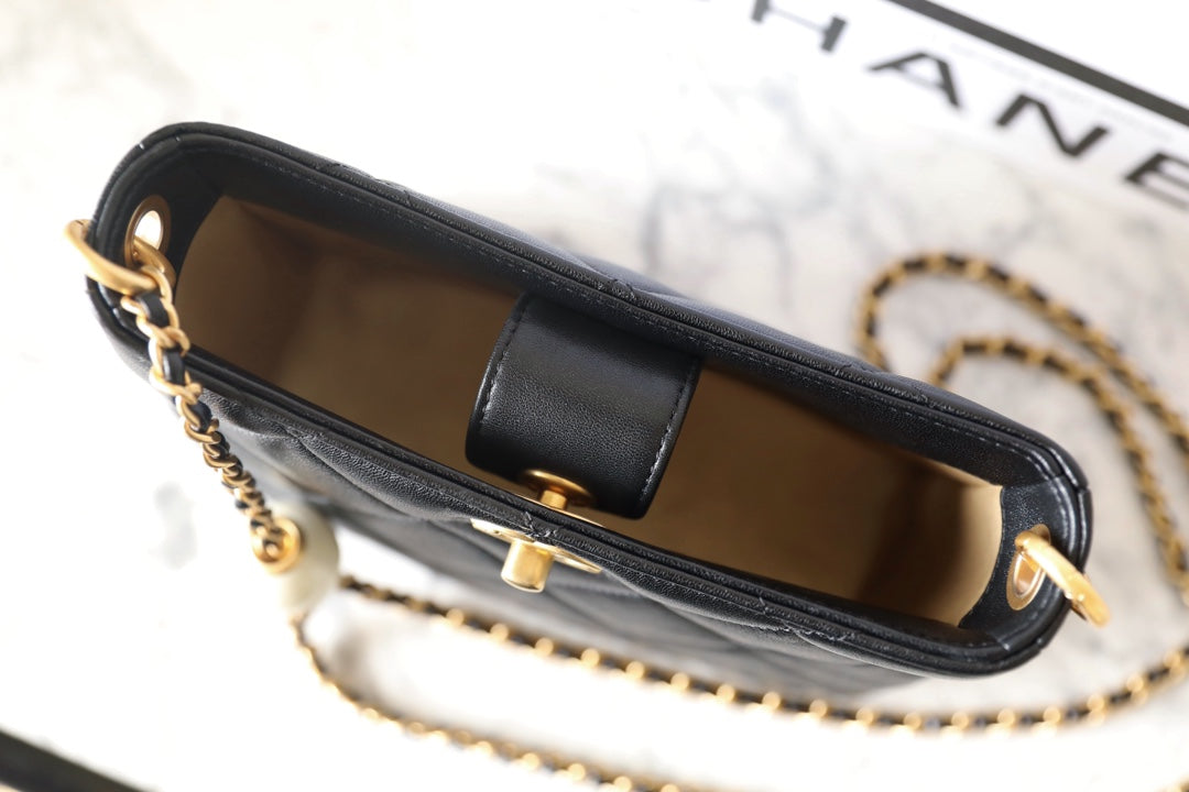 CC 24S HOBO BAG 19CM BLACK LAMBSKIN PEARL BALL