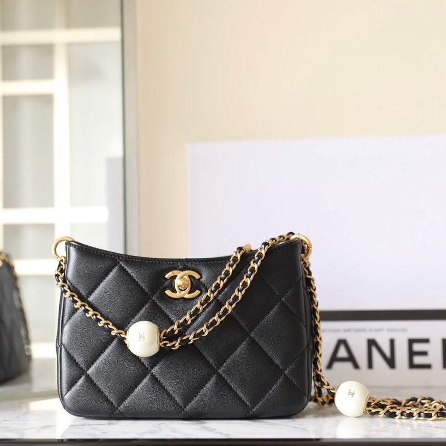 CC 24S HOBO BAG 19CM BLACK LAMBSKIN PEARL BALL