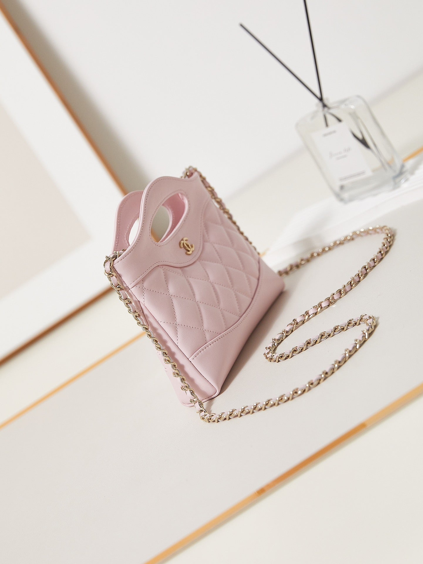 CC 24S31 SAC CABAS NANO 17,5 CM CUIR D'AGNEAU ROSE CLAIR QUINCAILLERIE DORÉ