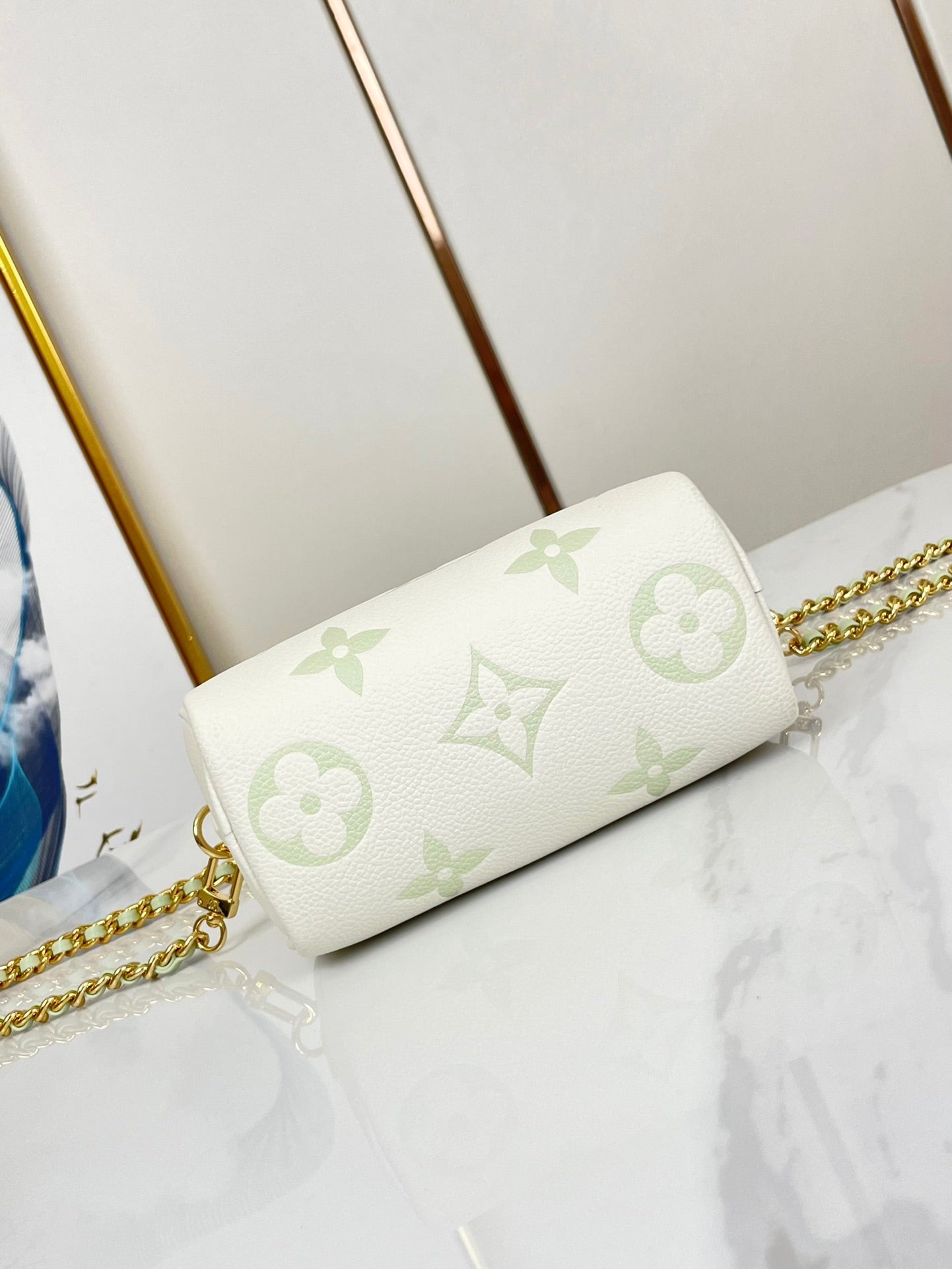 NANO SPEEDY 16 EN BLANC LATTE MONOGRAMME EMPREINTE CUIR QUINCAILLERIE DORÉ