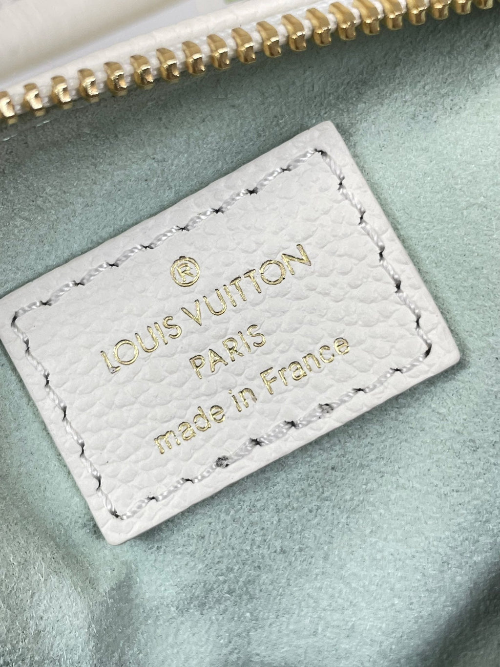NANO SPEEDY 16 EN BLANC LATTE MONOGRAMME EMPREINTE CUIR QUINCAILLERIE DORÉ