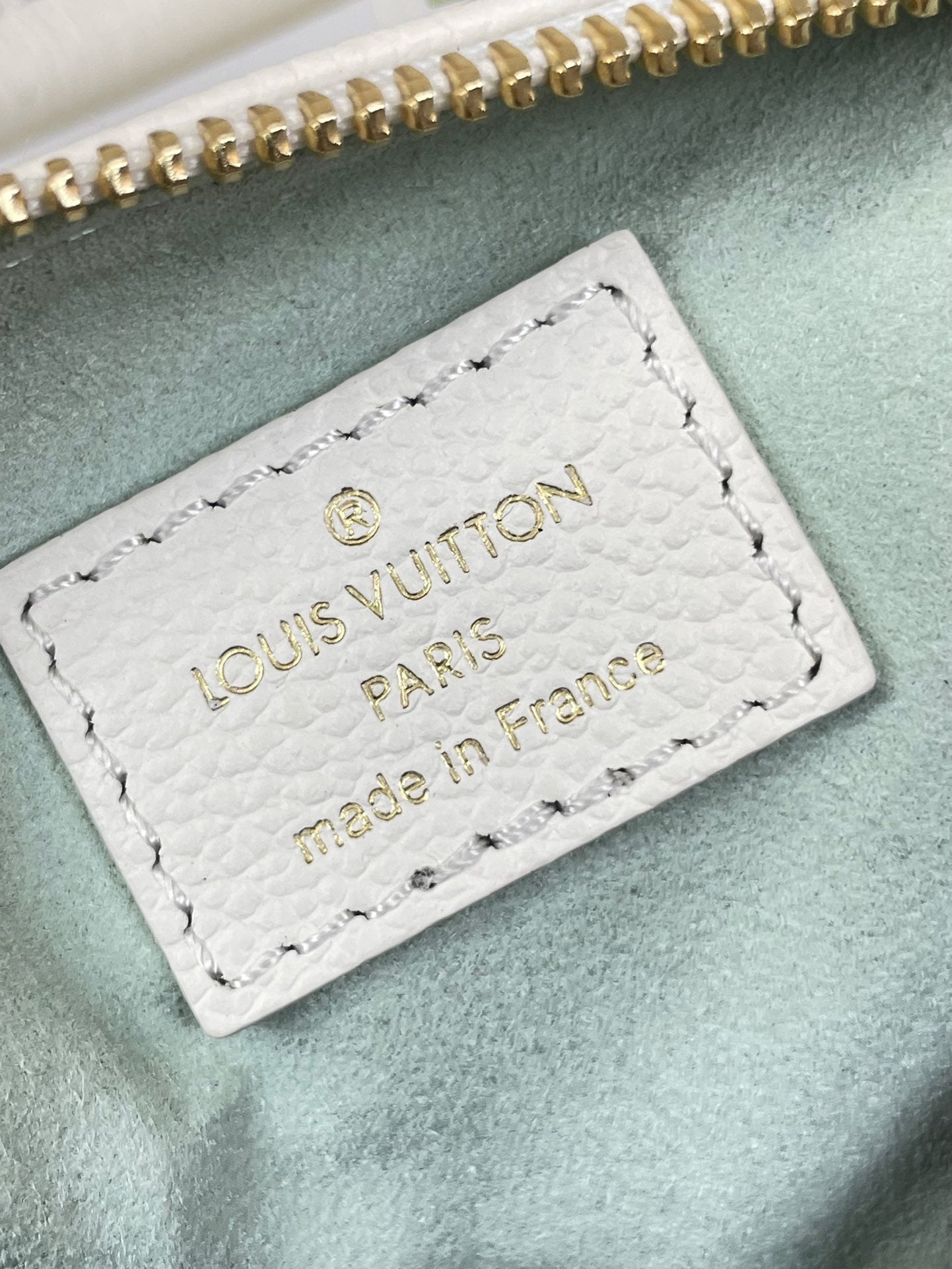NANO SPEEDY 16 EN BLANC LATTE MONOGRAMME EMPREINTE CUIR QUINCAILLERIE DORÉ
