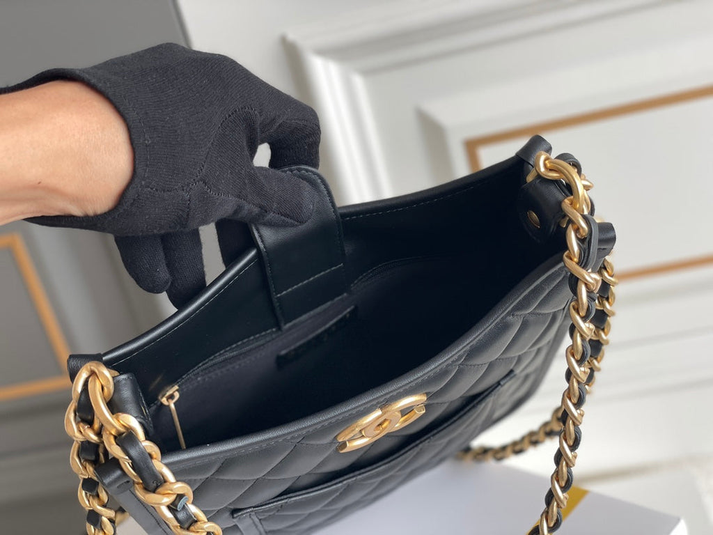 Sac Hobo CC 24S 24 cm en cuir de veau noir et métal doré