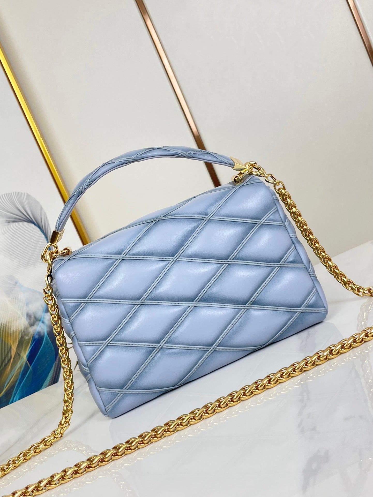 GO-14 MM 23 PO BLEU CLAIR GRIS PEAU D'AGNEAU MATELASSÉE QUINCAILLERIE DORÉ