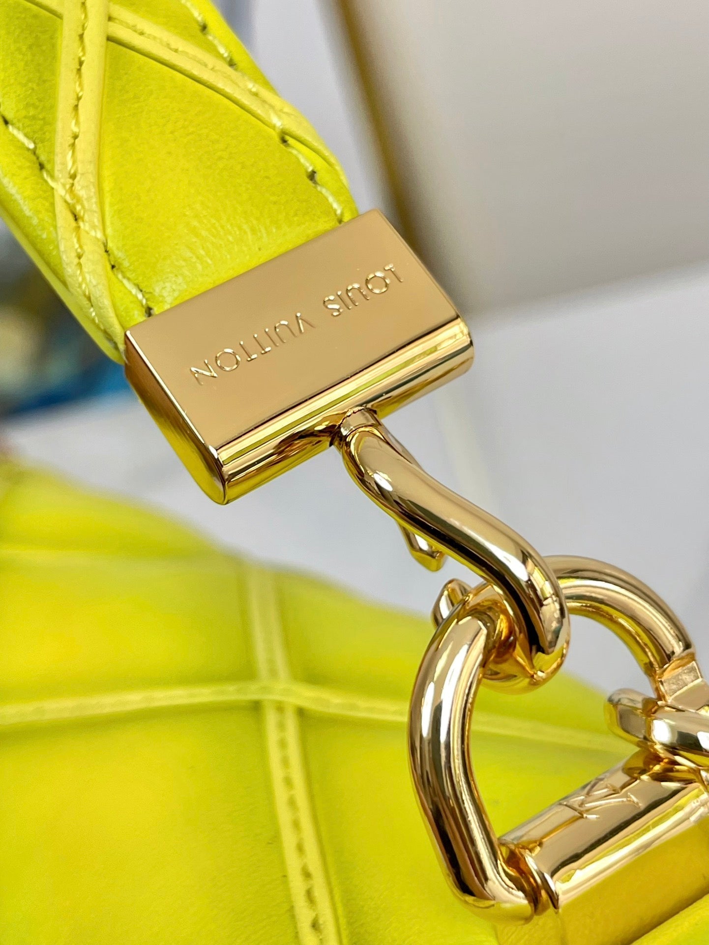 GO-14 MM 23 PO CUIR D'AGNEAU MATELASSÉ JAUNE CITRON QUINCAILLERIE DORÉ