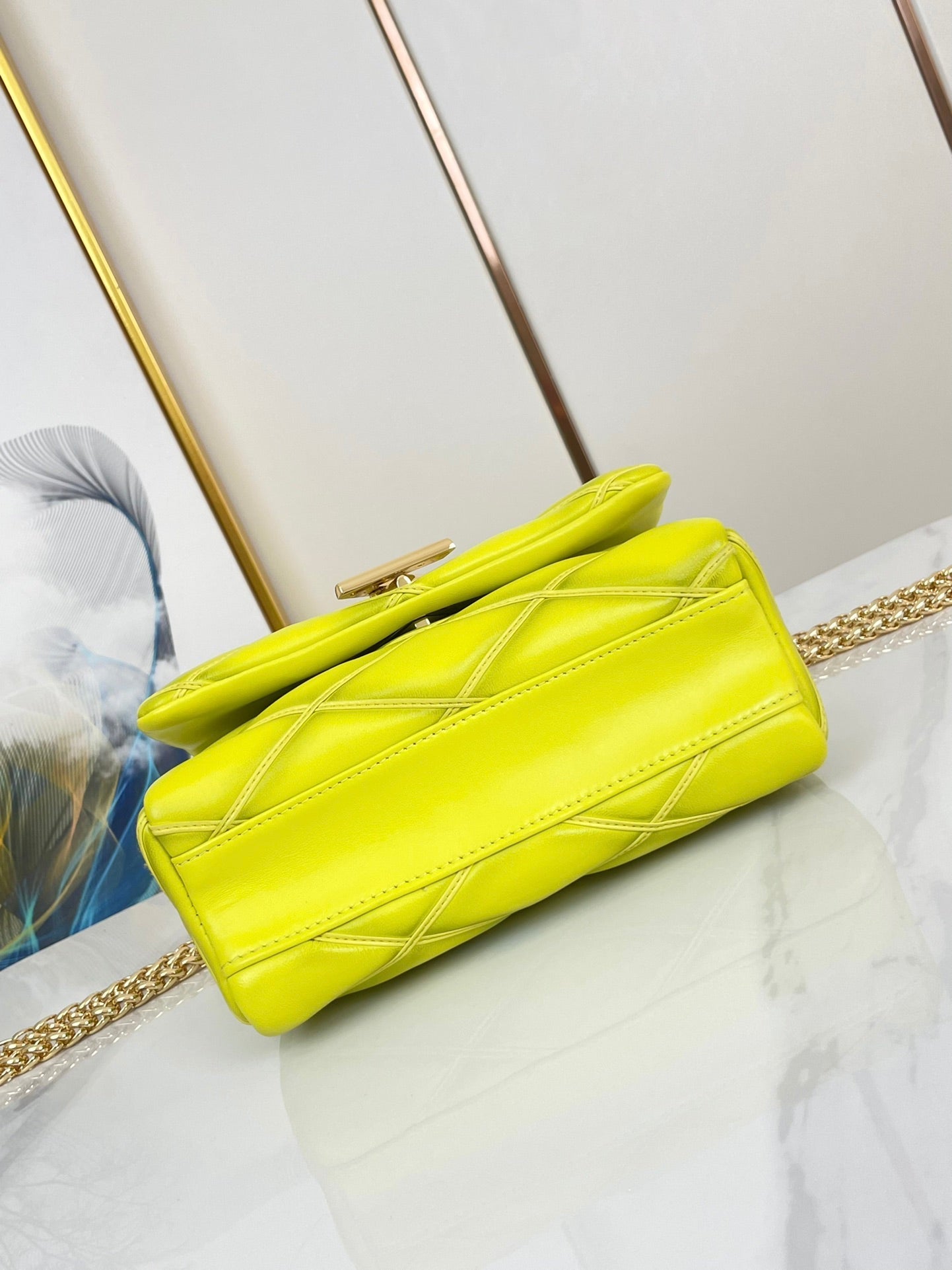 GO-14 MM 23 PO CUIR D'AGNEAU MATELASSÉ JAUNE CITRON QUINCAILLERIE DORÉ